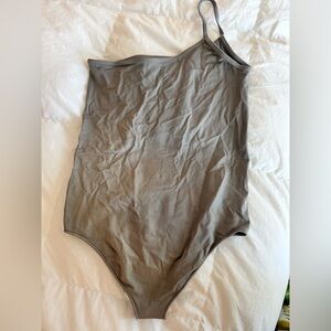 SKIMS bodysuit L/XL NWOT